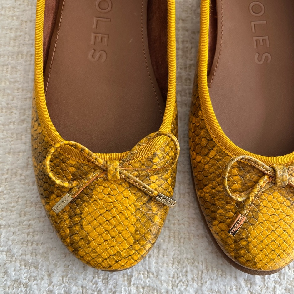 AEROSOLES Yellow Snakeskin Ballet Flats